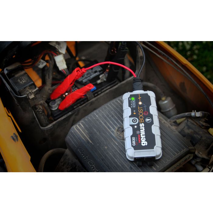 How To Jump Start A Car Battery - NOCO Genius Boost GB30 UltraSafe Lithium  Jump Starter 