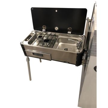 Suburban Outdoor Kitchen Cooktop and Sink